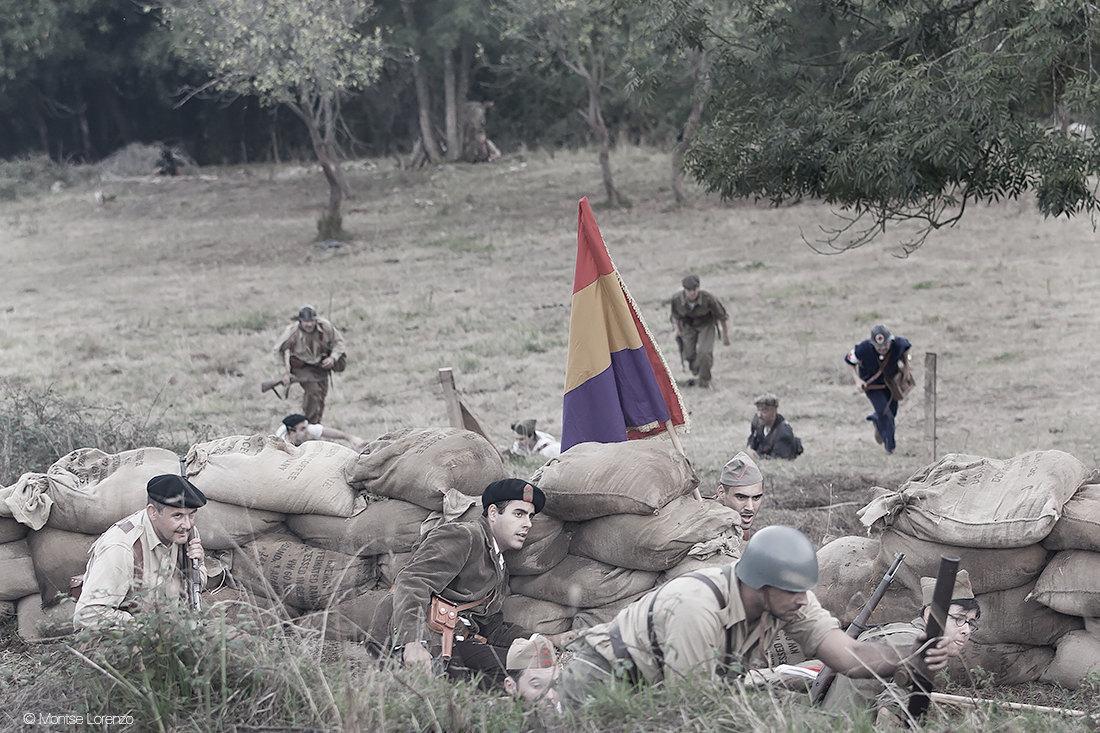 Milicianos avanzando